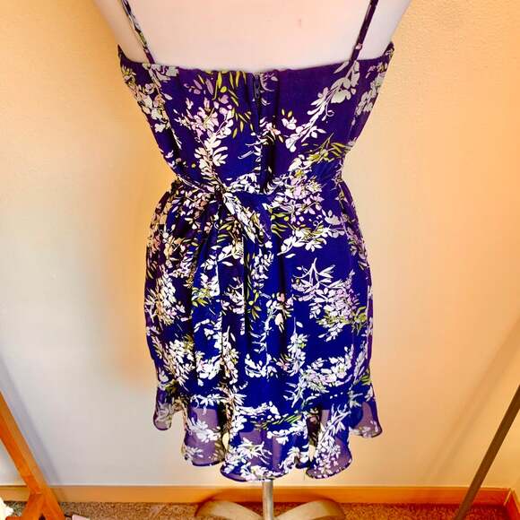 B. Smart Floral Faux Wrap mini dress - Picture 5 of 8